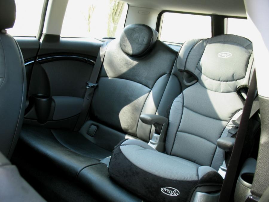  Mini Cooper Clubman 2008 года  (фото 32 из 53)